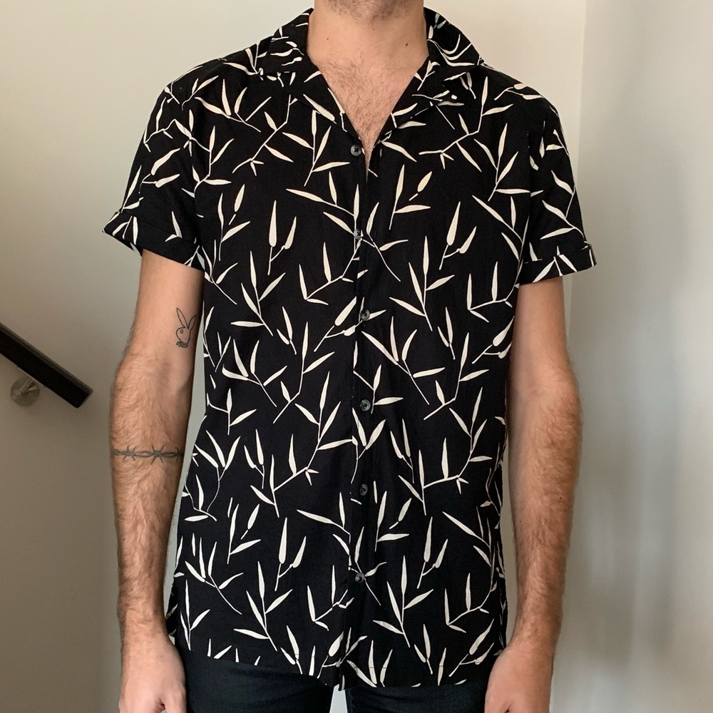 TOPMAN Leaf Pattern Short Sleeve Button Down